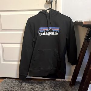 Black Patagonia Swatshirt